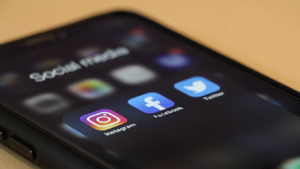 Cara Menjaga Keamanan Akun Media Sosial agar Tak Dibobol Orang, Nomor 1 Jangan Diabaikan!