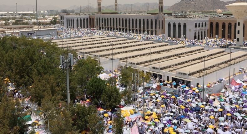 Khutbah Arafah di Masjid Namira, Syekh Maher Doakan Palestina