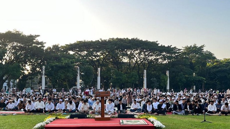 Ribuan Warga Bandung Salat Idul Adha 1445 H di Lapangan Gasibu, Berlangsung Khidmat