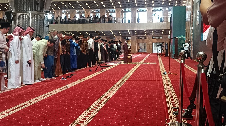 Wapres Ma'ruf Amin Salat Idul Adha di Masjid Istiqlal, Didampingi Istri