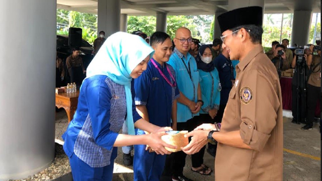 Kemenparekraf Bagi-Bagi Daging Hewan Kurban, Sandiaga Uno: Berkah bagi Sesama