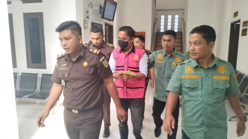 Kejari Tahan Bendahara Dinas Pendidikan Nisel Kasus Korupsi  Rp1,1 Miliar