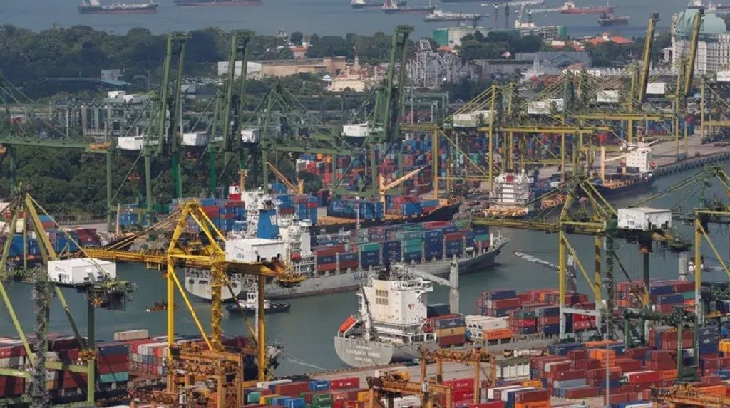 Dampak Serangan Houthi di Laut Merah, Pelabuhan Peti Kemas Singapura Macet Parah