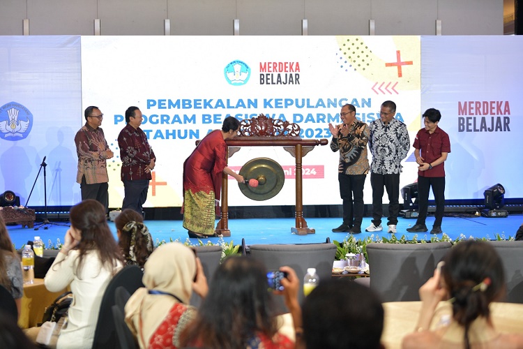 Kemendikbudristek Lepas 281 Mahasiswa Internasional Program Darmasiswa RI