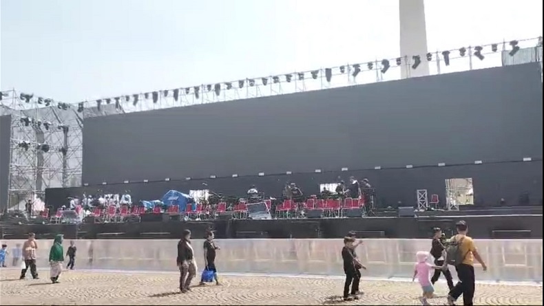 Jelang Puncak Hari Bhayangkara ke-78, Panggung Megah Didirikan di Monas