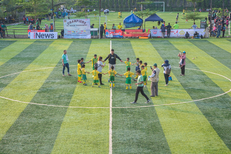 Gandeng Firza Andika, CR Seven Sukses Gelar Turnamen Bola U9, U11, dan Umum  