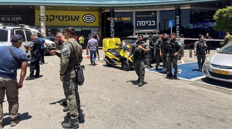 Penikaman di Mal Israel, 2 Orang Luka