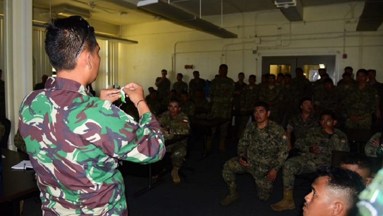 Momen Prajurit Marinir TNI AL Praktikkan Jungle Survival di Hadapan Tentara AS