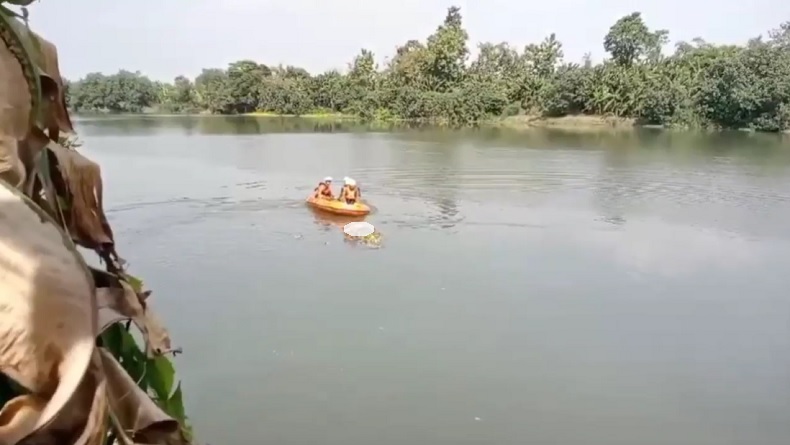 Ciri-Ciri Mayat Pria Ditemukan di Sungai Brantas Kaki Terikat Batu, Badan Besar Baju Oranye 