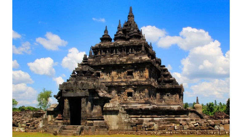 Kisah Candi Kembar dan Cinta Beda Agama Raja Kerajaan Mataram Kuno