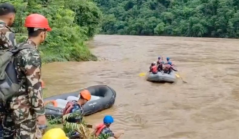 2 Bus Bawa 65 Orang Diterjang Longsor hingga Masuk Sungai di Nepal, Sebagian Warga Asing