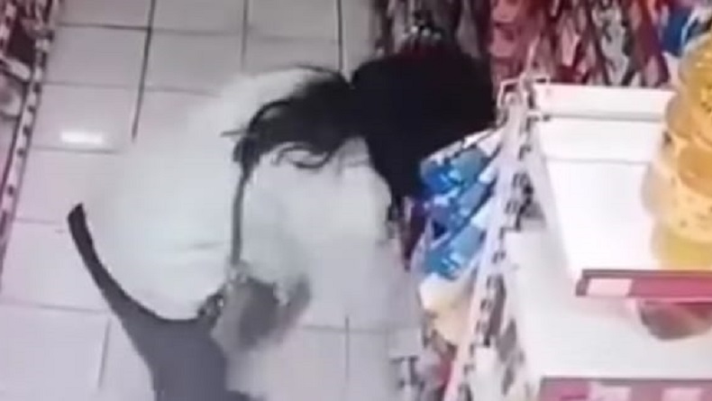 Viral Perempuan Curi Barang di Minimarket Depok, Warganet: Kasihan Karyawannya