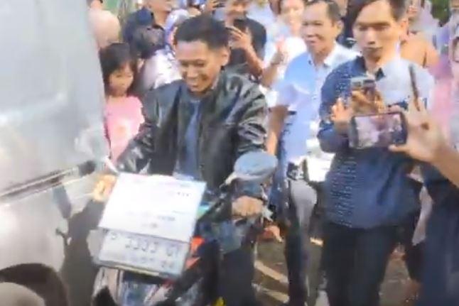 Pegi Banjir Hadiah usai Bebas dari Tahanan, Dapat Motor hingga Nasi Tumpeng