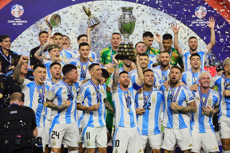 Lionel Messi Jadi Manusia dengan Trofi Terbanyak di Dunia, Cristiano Ronaldo Kalah Jauh