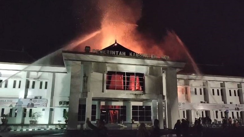 Kebakaran di Kantor Pemkab OKU Sumsel, Ruang Kerja Bupati Hangus Dilahap Api