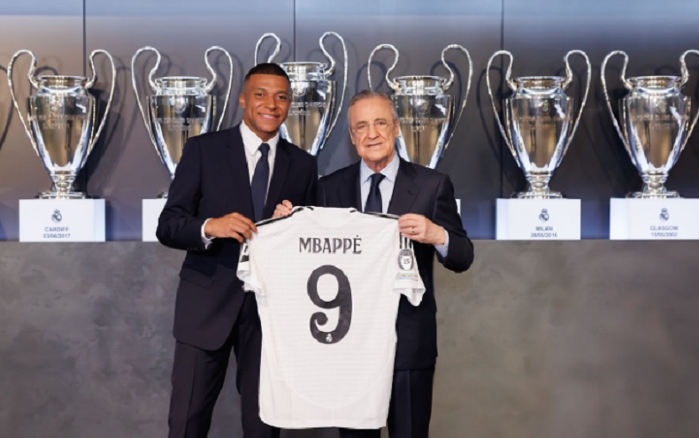 Kylian Mbappe Resmi Diperkenalkan Real Madrid, Pamer Jersey Nomor 9