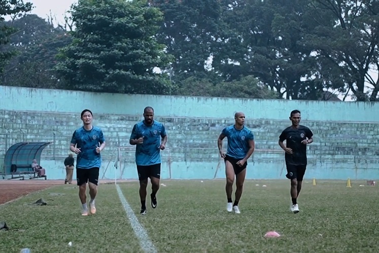 Fisik Pemain Asing Belum 100 Persen, Pelatih Arema Bilang Begini