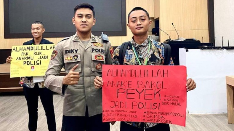 Hebat! Anak Penjual Rempeyek di Jombang Lolos Jadi Polisi