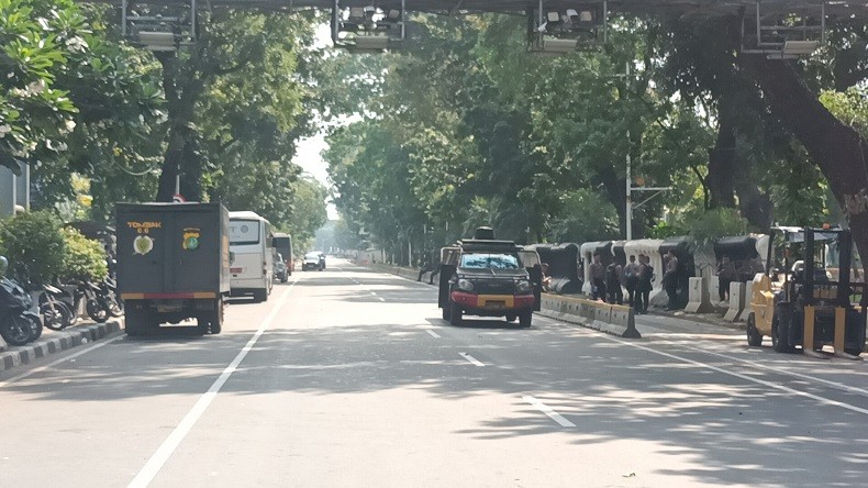 Buruh Demo UU Cipta Kerja, Jalan Medan Merdeka Barat Tak Bisa Dilewati