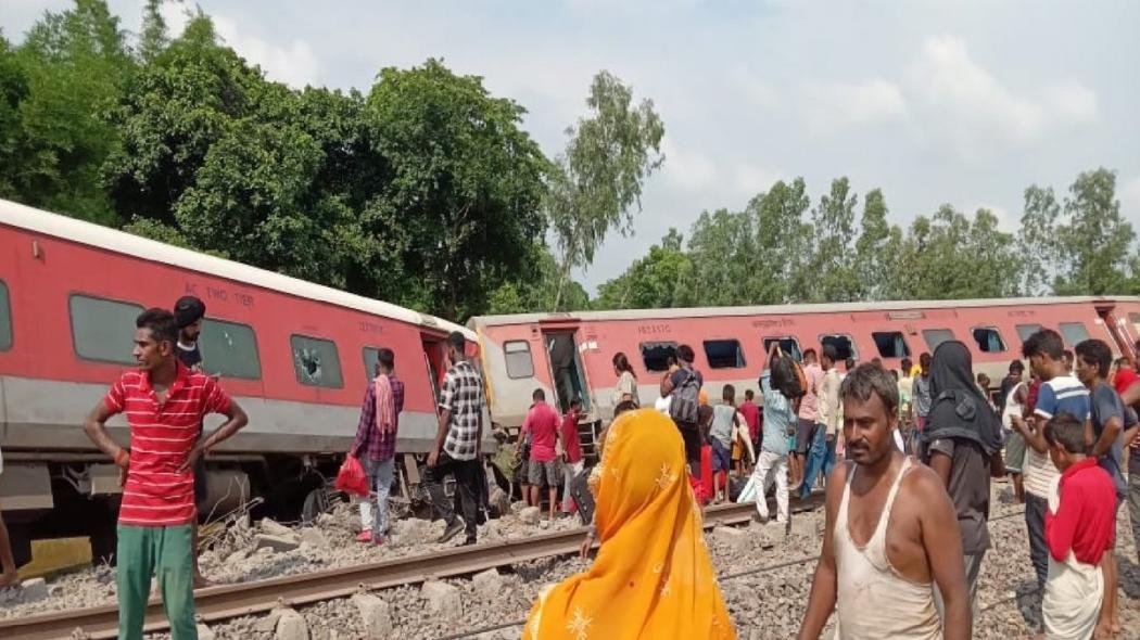 Kereta Api Penumpang Bawa 12 Gerbong Tergelincir di India, 4 Orang Tewas 20 Terluka
