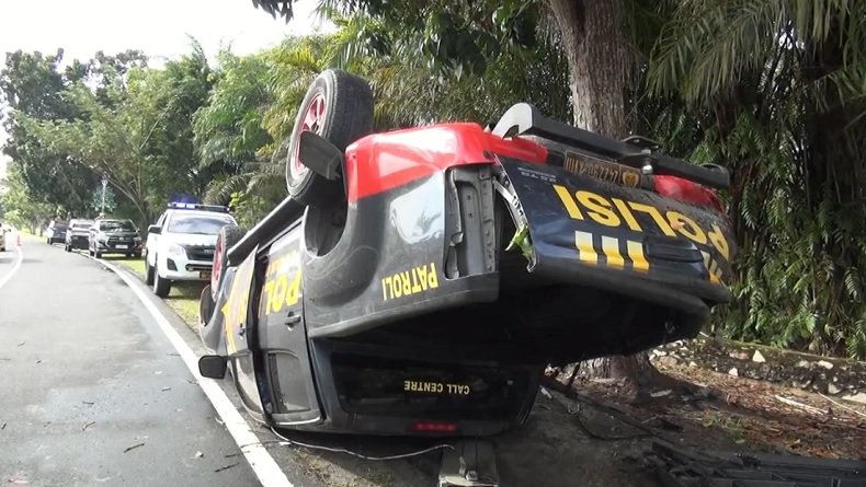 Mobil Polisi Kecelakaan di Jalan Adonis Samad Palangka Raya
