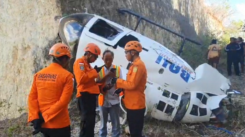 Penampakan Helikopter Jatuh di Kuta Bali, Kondisi Rusak Parah