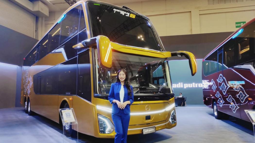 Adiputro Pamer Bus Mewah Super Double Decker Sasis Mercedes-Benz 2445 di GIIAS 2024