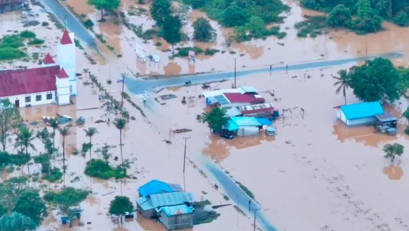 Banjir 2 Meter Rendam Sejumlah Desa di Halmahera Tengah, Evakuasi Warga Terkendal Medan
