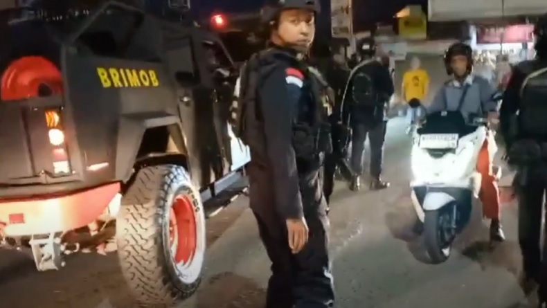 Penggerebekan Kampung Narkoba di Palembang, Brimob Bersenjata Lengkap dan Rantis Dikerahkan