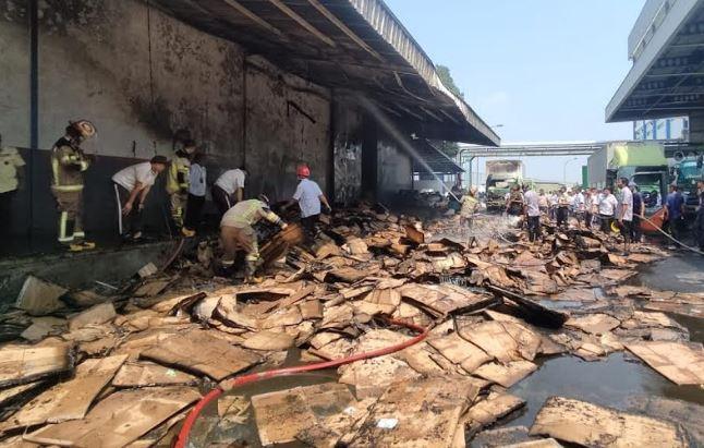 Pabrik Indofood di Purwakarta Kebakaran, 5 Kendaraan Nyaris Hangus