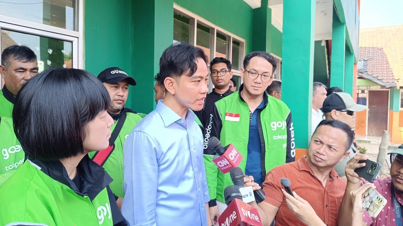 Gibran Simulasi Makan Gratis Senilai Rp14.900, Dapat Lauk Apa Saja?