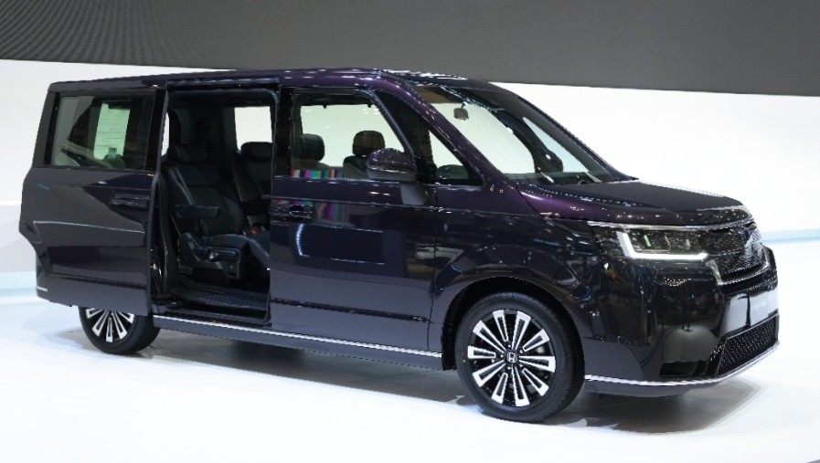 Mobil MPV Honda Step WGN Hybrid Melantai di GIIAS 2024, Dijual Rp700 Juta?