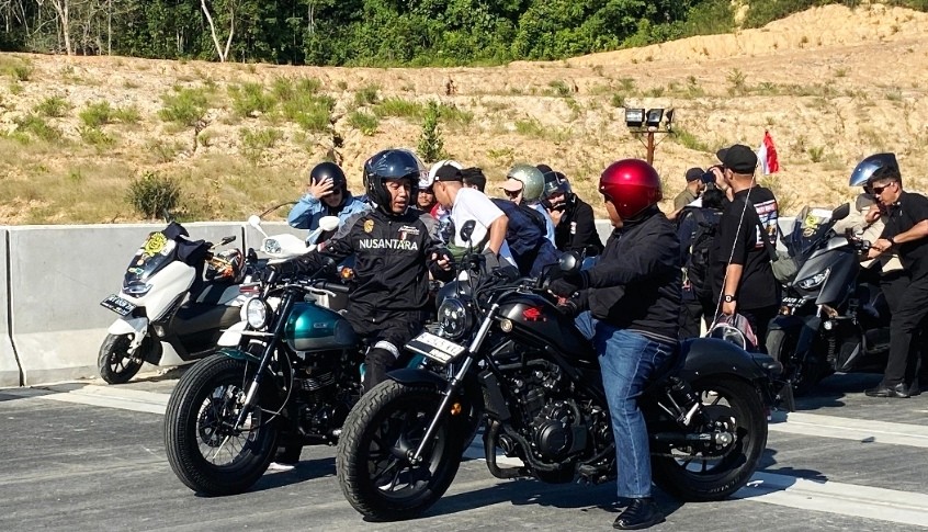 Jokowi Motoran Bareng Artis dan Influencer Jajal Jalan Tol IKN, Diajak Ngebut Menteri Basuki