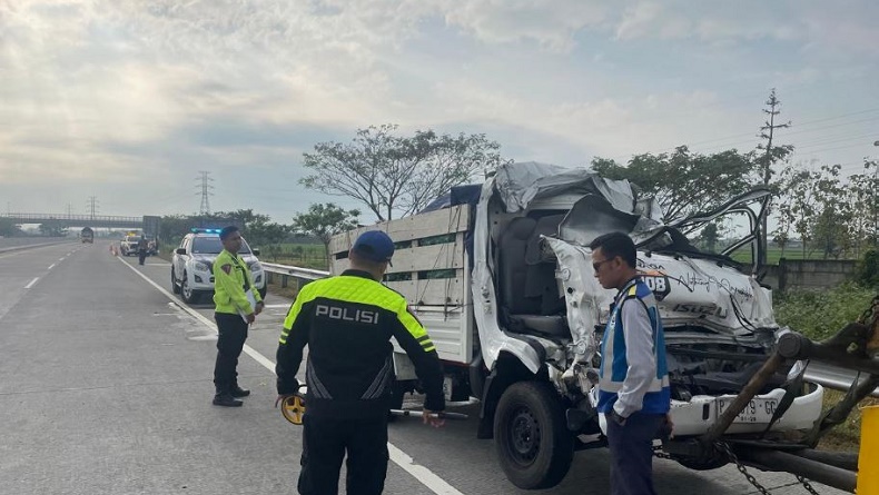 Kecelakaan Maut Mobil Pikap Tabrak Truk Tronton di Tol Solo-Ngawi, 1 Orang Tewas