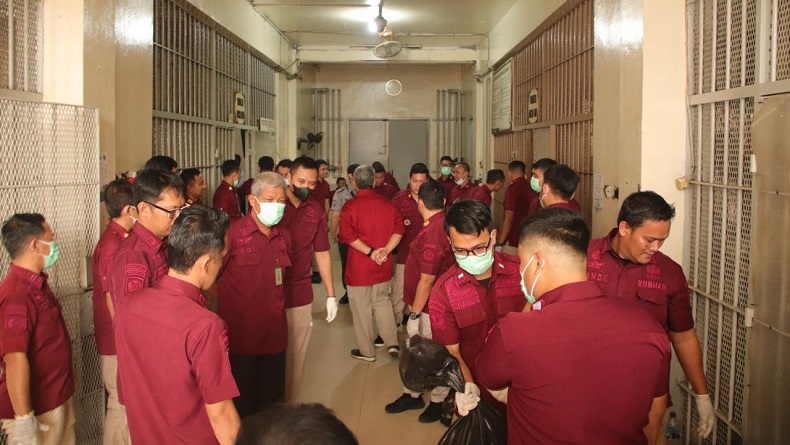 Lapas Cipinang Razia Sel Tahanan, Temukan Charger HP hingga Benda Tajam