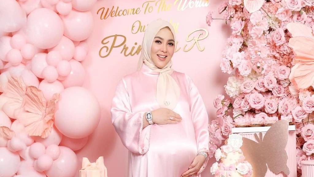 Syahrini Melahirkan Anak Pertama, Instagramnya Banjir Ucapan Selamat dan Doa