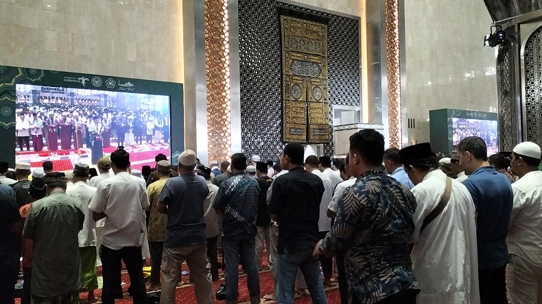 Momen Jemaah Masjid Istiqlal Ikut Salat Gaib untuk Pemimpin Hamas Ismail Haniyeh