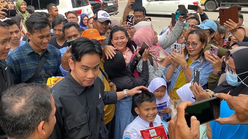 Gibran Pantau Uji Coba Makan Siang Gratis di SDN 04 Tangerang