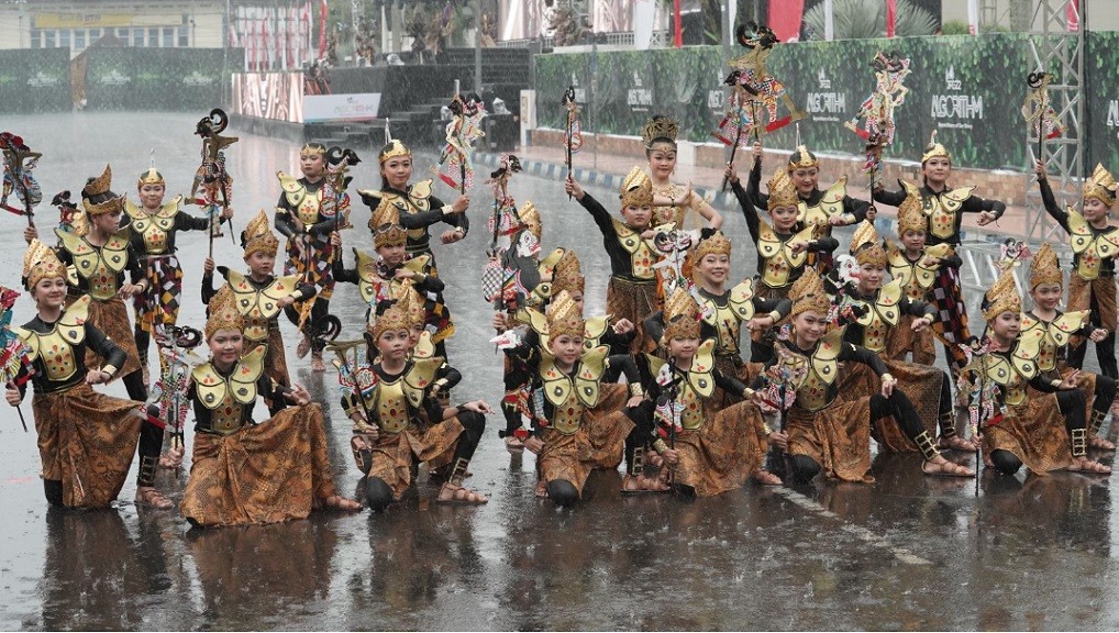 Kemenparekraf Apresiasi Jember Fashion Carnaval 2024 Hadirkan Penampilan Berkelas Internasional