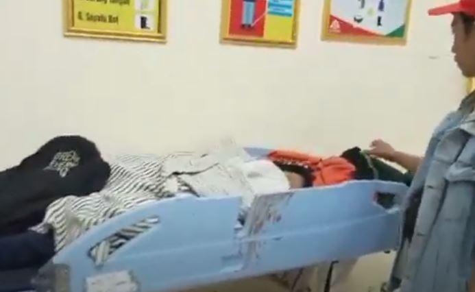 Viral Pelajar SMP di Cirebon Tewas usai Terlibat Tawuran, Ibu Korban Histeris