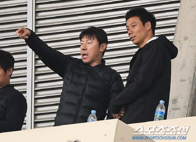Shin Tae-yong Tiba di Indonesia, Netizen Heboh: Siap Tempur Nih!