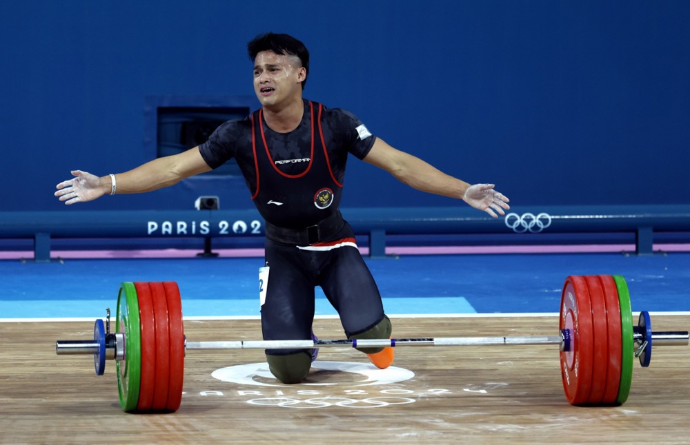Momen Haru Rizki Juniansyah Nangis Dipeluk Sang Ibu usai Raih Emas Olimpiade Paris 2024
