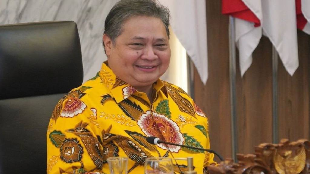 Airlangga Hartarto Ternyata Suka Pakai Kemeja Batik, Intip 5 Potretnya Yuk! 