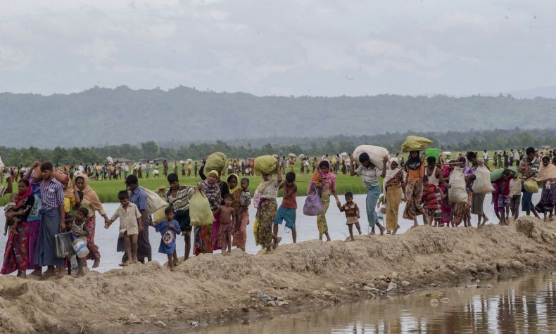 Puluhan Muslim Rohingya Tewas Ditembaki Drone saat Akan Menyeberang ke Bangladesh