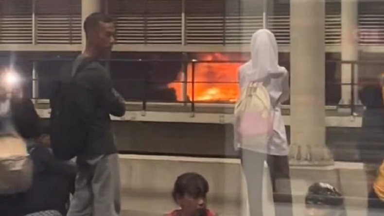 Kebakaran Dekat Stasiun Manggarai, Pengguna KRL Diimbau Tak Lewat Pintu Barat