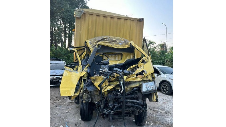 Kecelakaan Maut Mobil Boks Tabrak Truk di Tol Cipularang, 1 Orang Tewas 