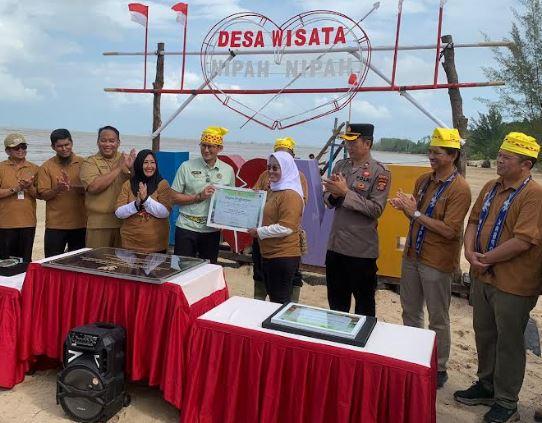 Menparekraf Sandi Kunjungi Desa Wisata Nipah-Nipah di Penajam Paser Utara