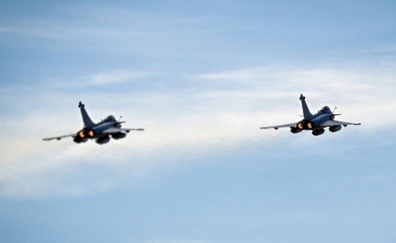 2 Jet Tempur Rafale Angkatan Udara Prancis Tabrakan di Udara