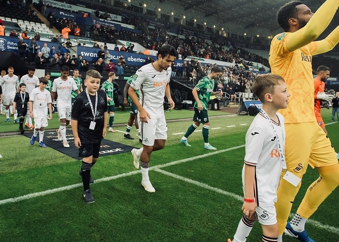 Nathan Tjoe-A-On Main, Swansea Bantai Preston North End