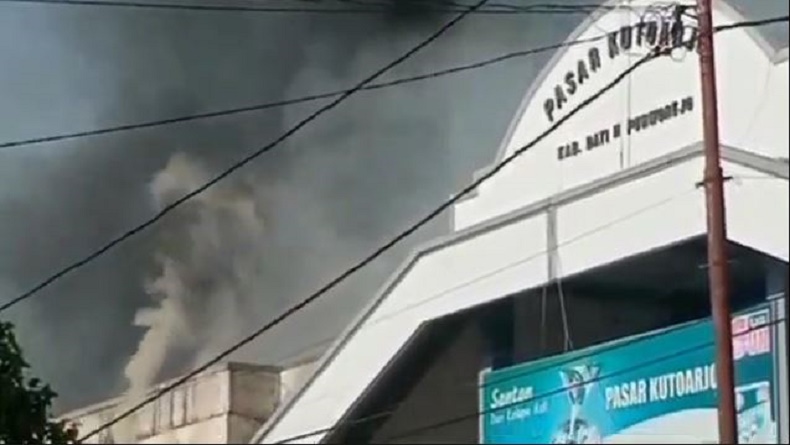 Kebakaran Hebat di Pasar Kutoarjo Purworejo, Asap Hitam Pekat Membubung Tinggi